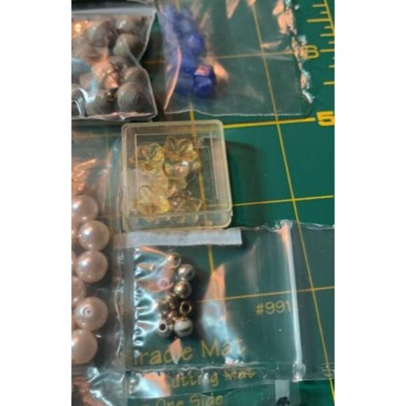 Mixed Bead & Jewelry Making Supplies Set with Keychain Charm Accessories - Picture 6 of 8